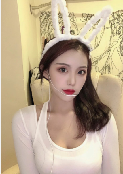 南山喜嫣：照片真实，颜值身材俱佳，挑逗型超骚嫩妹子